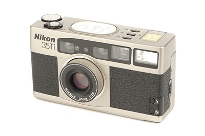 Lot 299 - A Nikon 35Ti Compact Camera