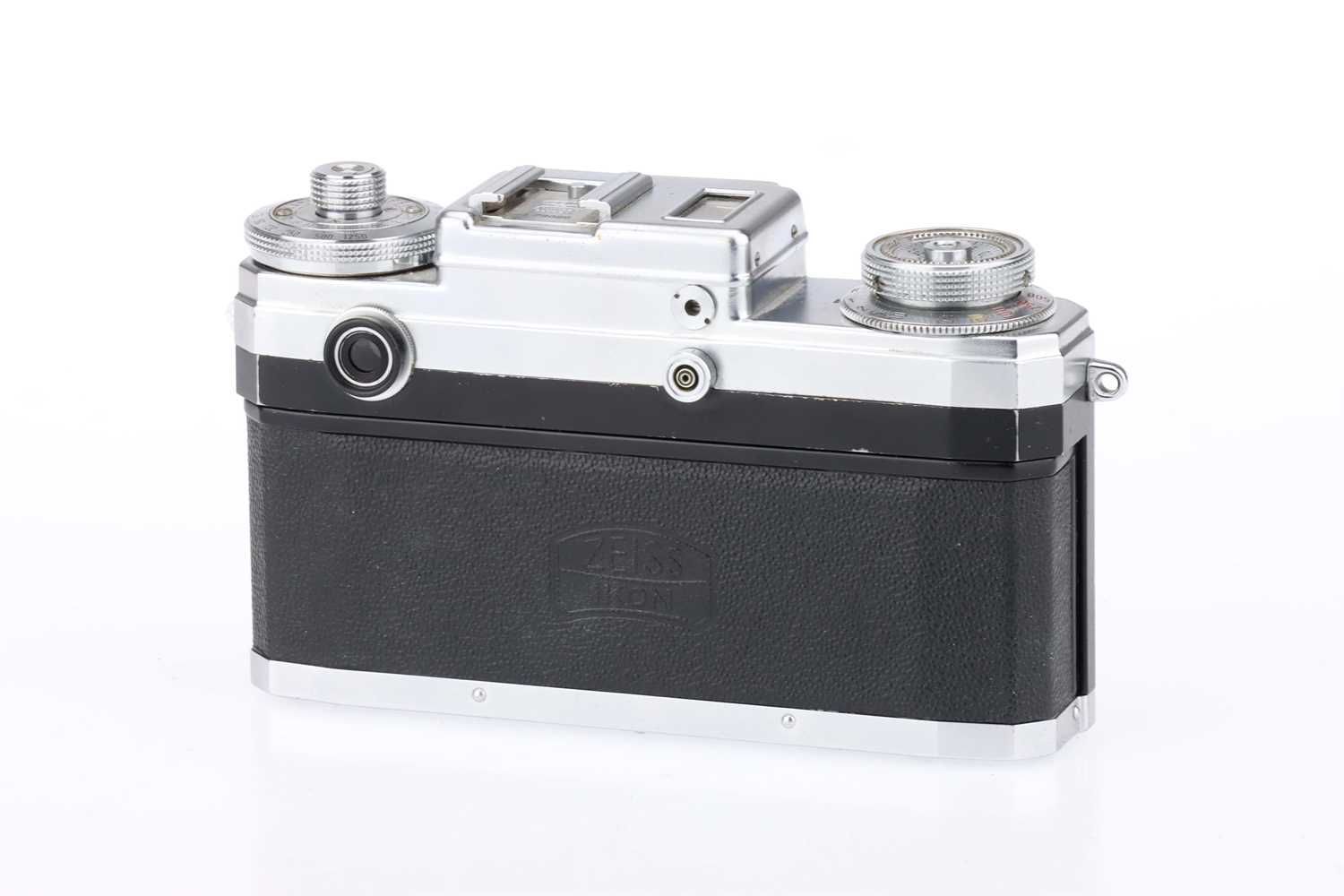 Lot 97 - A Zeiss Ikon Contax III Rangefinder Camera Lot 97 - A Zeiss Ikon Contax III Rangefinder Camera