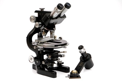 Lot 30 - A Bausch & Lomb DDE Binocular/Monocular Research Microscope