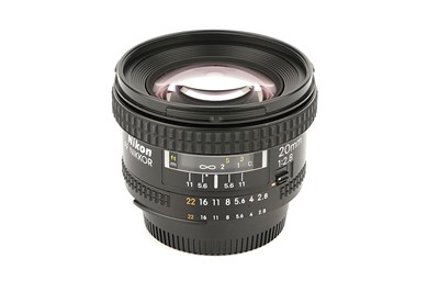 Lot 300 - A Nikon AF Nikkor f/2.8 20mm Lens