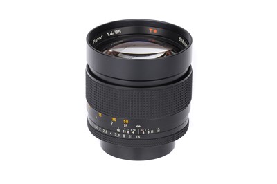 Lot 154 - A Carl Zeiss Planar T* f/1.4 85mm Lens