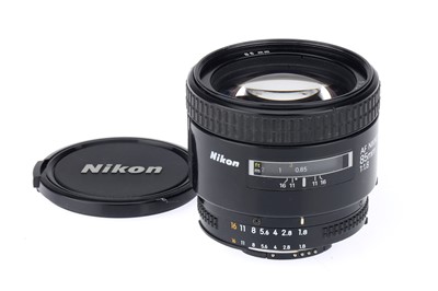 Lot 89 - A NIkon AF Nikkor f/1.8 85mm Lens