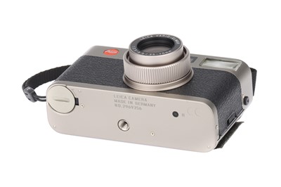 Lot 2 - A Leica CM Zoom Compact Camera