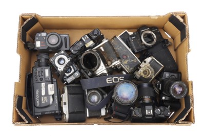 Lot 373 - A Mixed Selection of Cameras