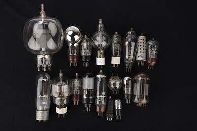 Lot 873 - Collection of 16 Early Military & Radar Valves