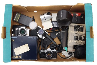 Lot 114 - A Selection of Various Cameras