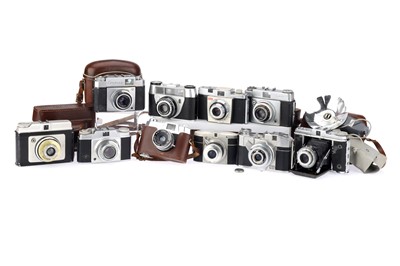 Lot 371 - A Mixed Selection of Cameras