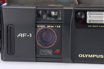 Lot 113 - A Collection of Various Cameras