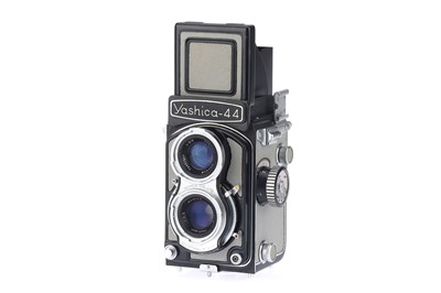 Lot 280 - A Yashica 44 Medium Format TLR Camera