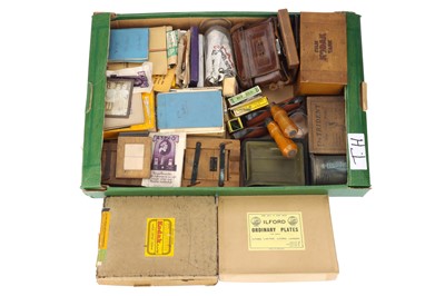 Lot 608 - A mixed Selection of Darkroom Related Items