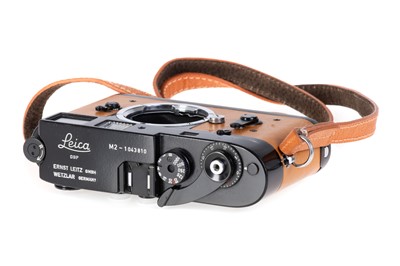 Lot 18 - A Leica M2 'Black Paint' Rangefinder Camera