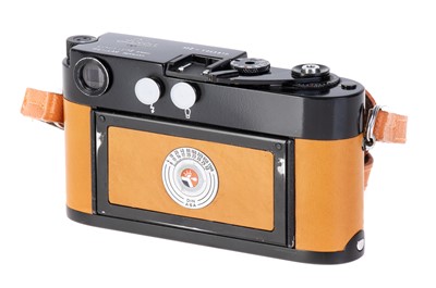 Lot 18 - A Leica M2 'Black Paint' Rangefinder Camera
