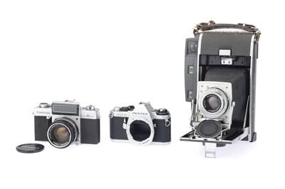 Lot 384 - A Selection of Cameras