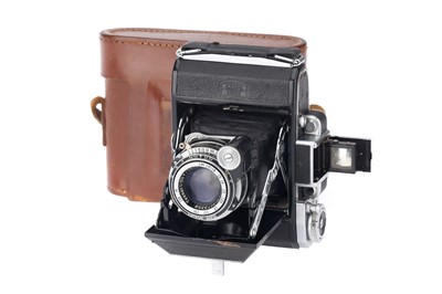 Lot 265 - A Zeiss Ikon Super Ikonta Medium Format Rangefinder Camera