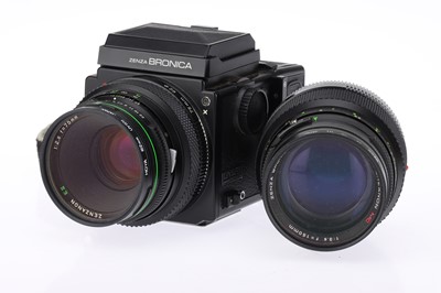 Lot 268 - A Bronica ETRS Medium Format Camera Outfit