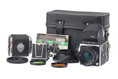 Lot 269 - An Arsenal Kiev 88 Medium Format SLR Camera Outfit