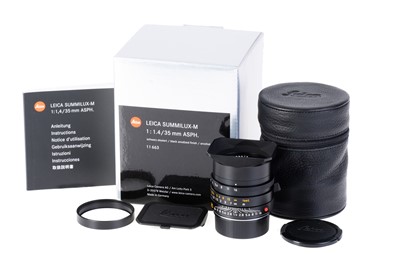 Lot 33 - A Leitz Summilux-M ASPH. f/1.4 35mm Lens