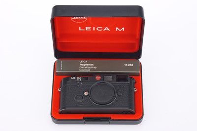 Lot 1 - A Leica M6 35mm Rangefinder Camera Body