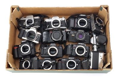 Lot 386 - A Selection of Various Cameras