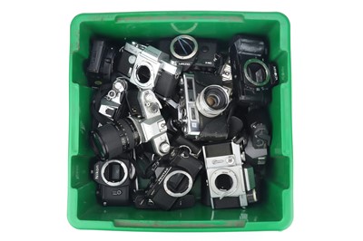 Lot 175 - A Mixed Selection of Cameras