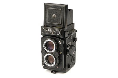 Lot 365 - A Yashica Mat-124 G TLR Camera