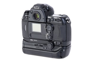 Lot 116 - A Nikon F6 SLR Camera