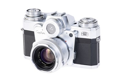 Lot 150 - A Zeiss Ikon Contarex 'Bullseye' SLR Camera