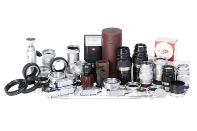 Lot 65 - A Selection of Leica Accessories