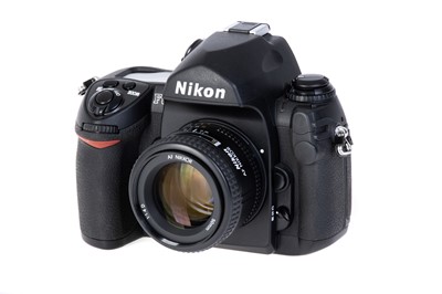 Lot 117 - A Nikon F6 SLR Camera Outfit