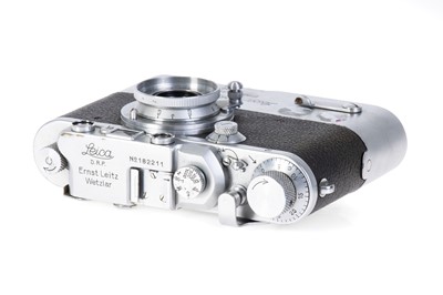 Lot 4 - A Leica IIIa Rangefinder Camera