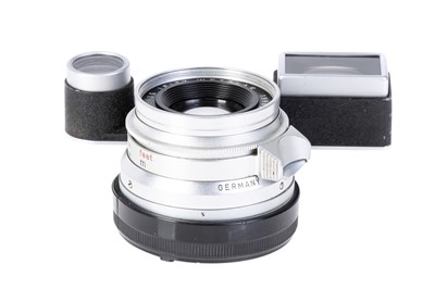 Lot 34 - A Leitz Summicron f/2 35mm Lens