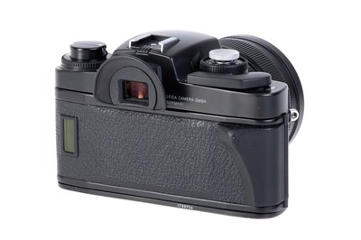 Lot 52 - A Leica R5 SLR Camera