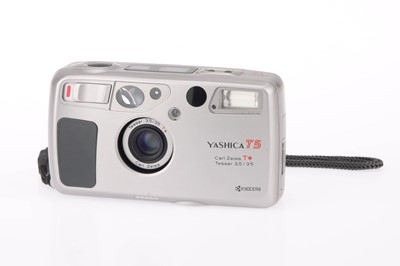 Lot 155 - A Yashica T5 Compact 35mm Film Camera