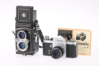 Lot 260 - A Yashica MAT Medium Format TLR Camera