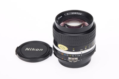 Lot 82 - A Nikon Ais Nikkor f/2 85mm Lens