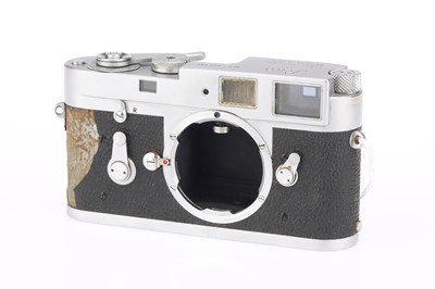 Lot 5 - A Leica M2 Rangefinder Camera Body