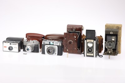 Lot 267 - A Selection of Various Cameras