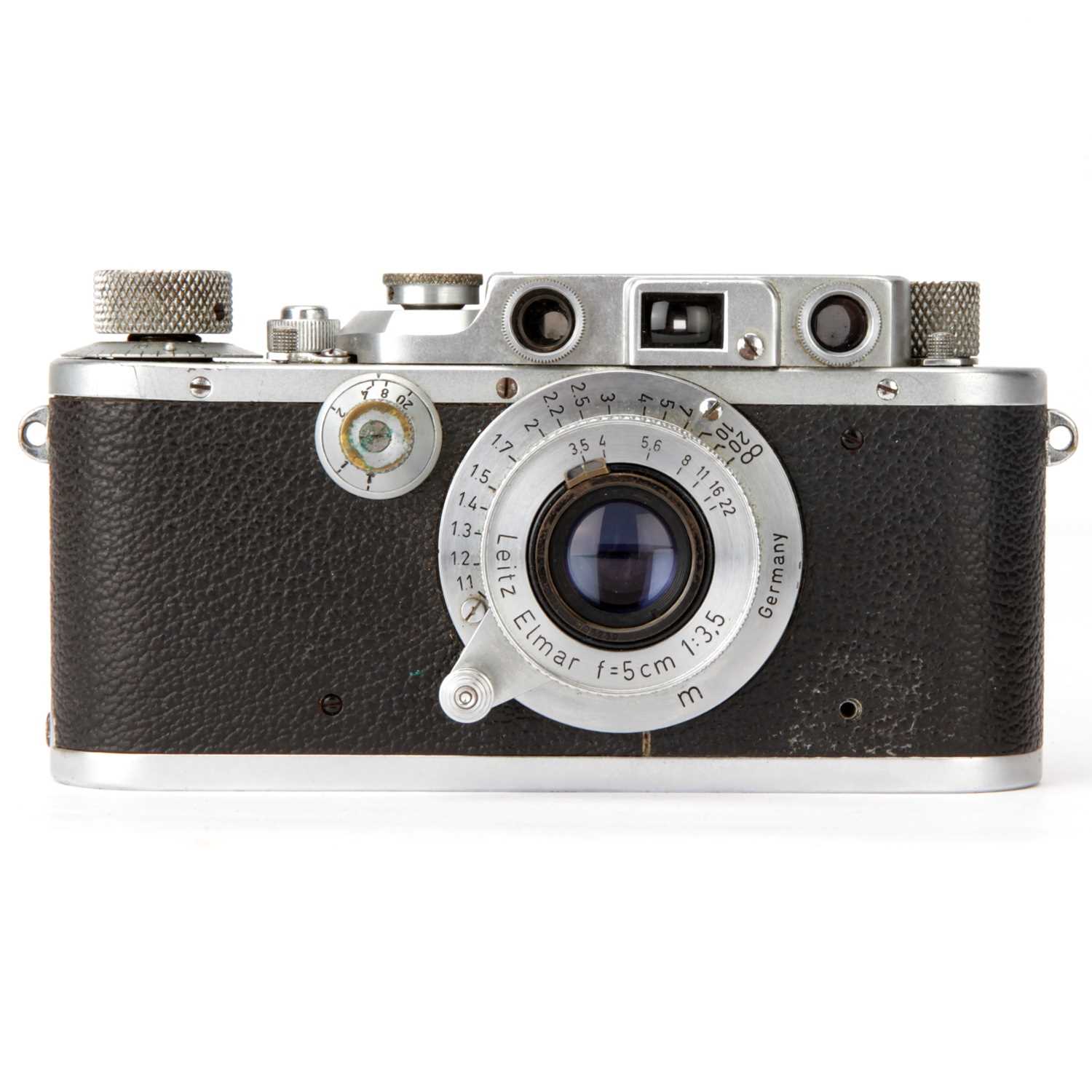 Lot 11 - A Leica IIIB Rangefinder Camera