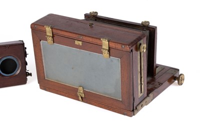 Lot 309 - An Unmarked Mahogany & Brass Stereo Camera