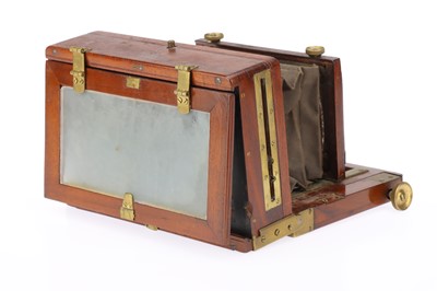 Lot 309 - An Unmarked Mahogany & Brass Stereo Camera