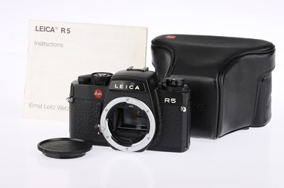 Lot 50 - A Black Leica R5 35mm SLR Body