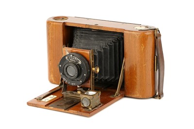 Lot 436 - A J. Little & Co. Singapore Mahogany Dayspool Camera