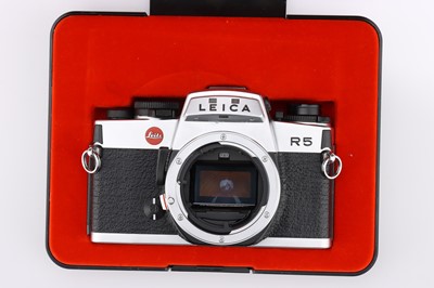 Lot 46 - A Leica R5 SLR Camera Body