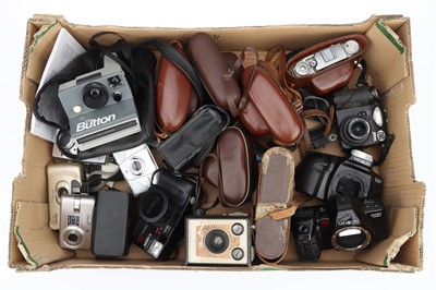 Lot 317 - A Tray of Various Cameras