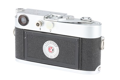 Lot 1 - A Leitz Wetzlar Leica M2 35mm Rangefinder Camera