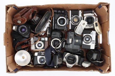 Lot 325 - A Mixed Selection of Cameras