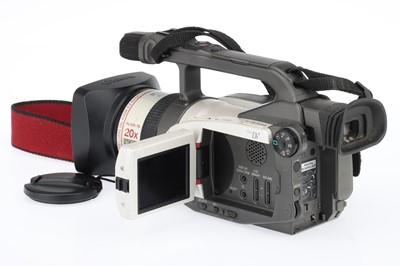 Lot 670 - A Canon XM1 Video Camcorder