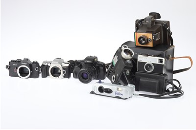 Lot 321 - A Selection of Various Cameras