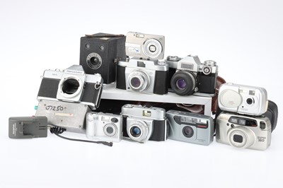 Lot 313 - A Selection of Various Cameras