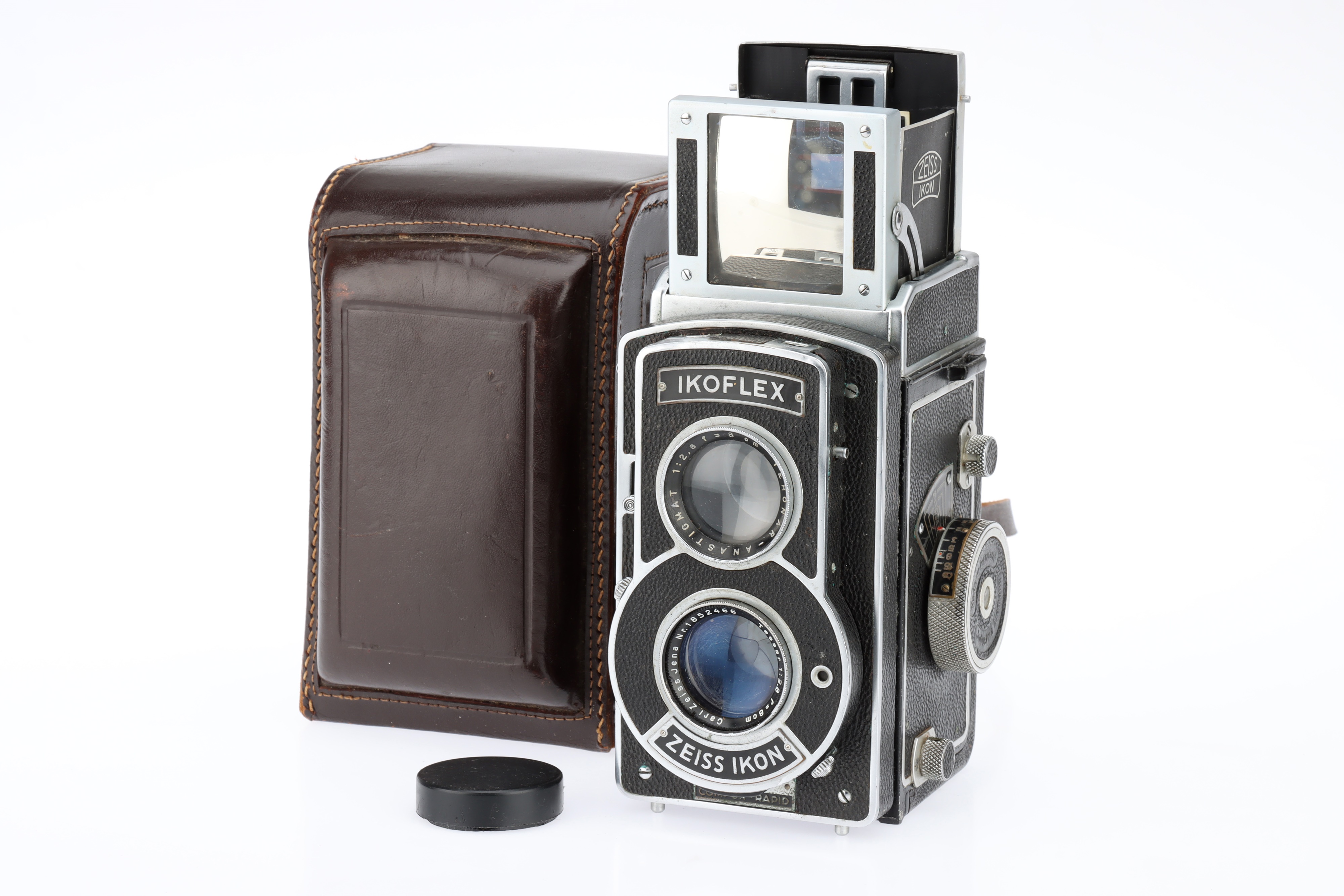 Lot 226 - A Zeiss Ikon Ikoflex III 853/16 Medium